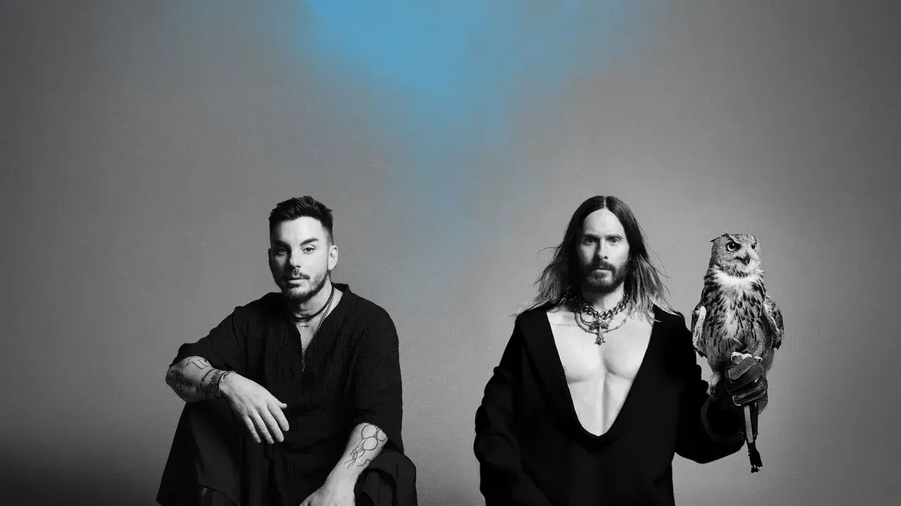Medlemmar av Thirty Seconds to Mars, Jared Leto med en uggla på armen och Shannon Leto.
