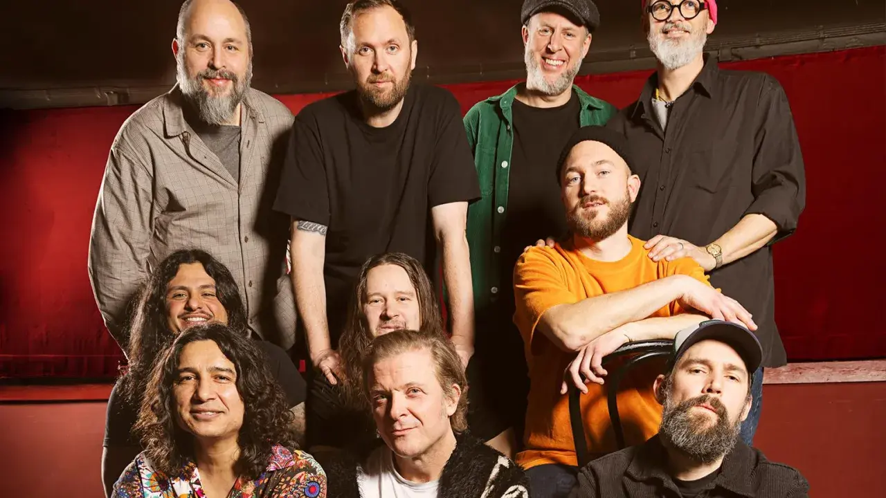 Medlemmar av Teddybears poserar för ett gruppfoto.