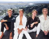 Medlemmar av Hov1 sitter på en balkong med utsikt över Los Angeles.