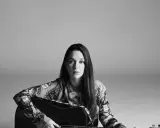 Melissa Horn med gitarr, en bild som hintar om kommande evenemang med Melissa Horn.