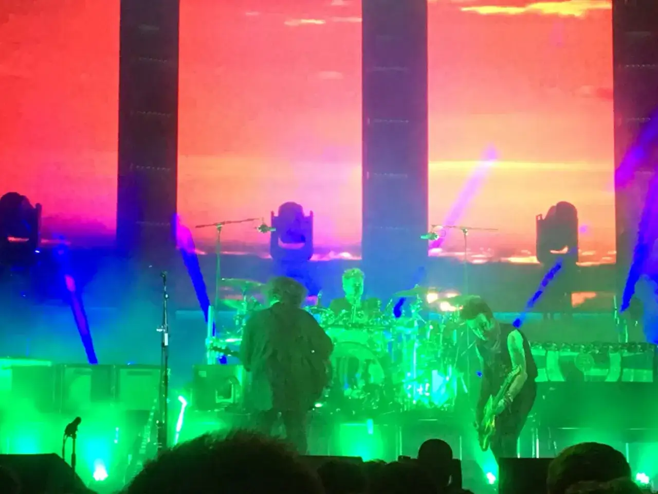 The Cure spelade i Stockholm. Bandet uppträdde med en färgsprakande ljusshow och publiken var i extas.