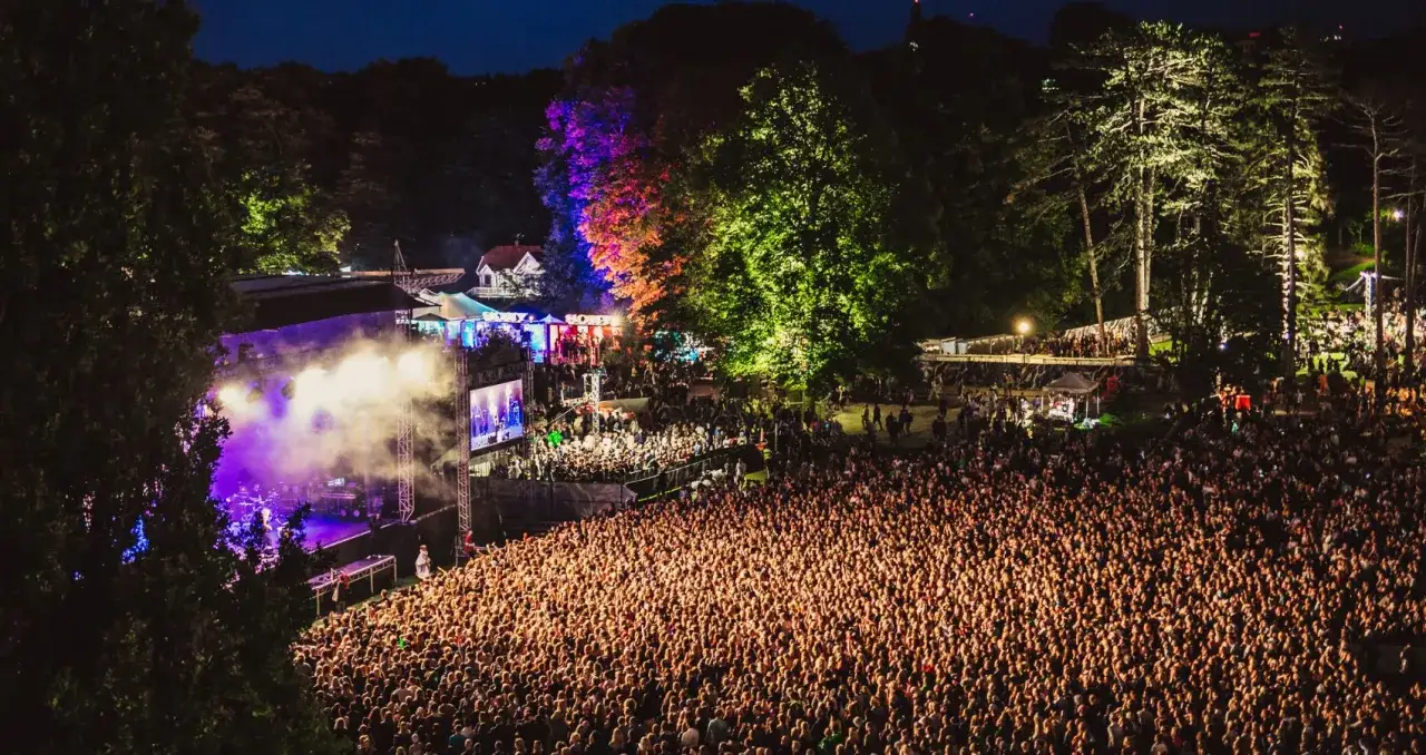 Stor publik på Way Out West, en prins dröm. Ljusshow och musik i en sommarkväll.